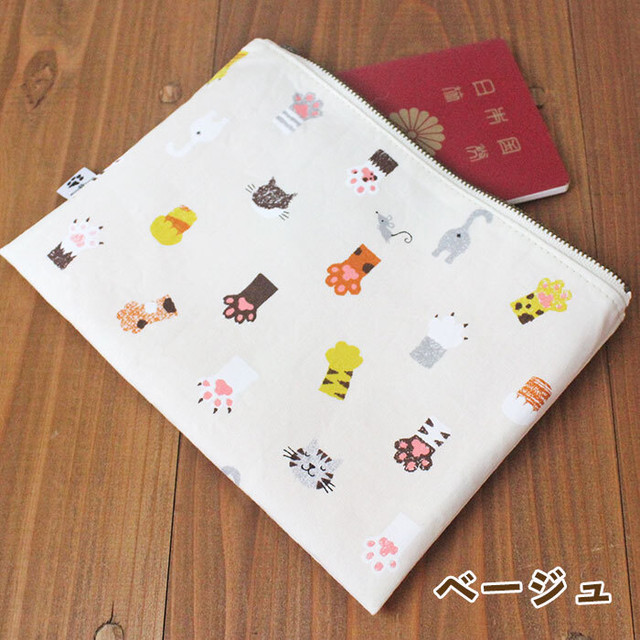 ホワイトアンドピーチ 肉球と猫柄のぺたんこポーチ 肉球グッズ 猫雑貨 肉球雑貨ホワイトアンドピーチ