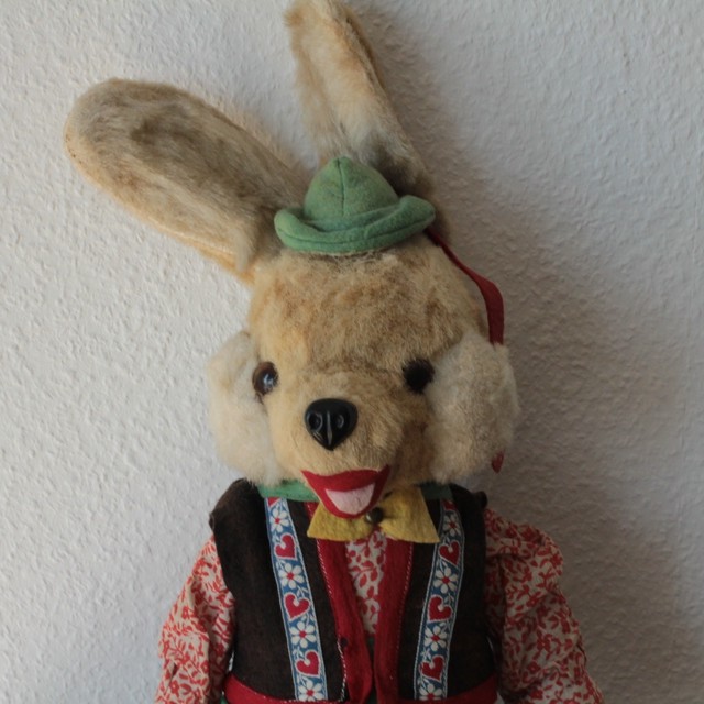 179 ドイツ ヴィンテージ アンティーク 民族衣装のうさぎ 33cm Usagi