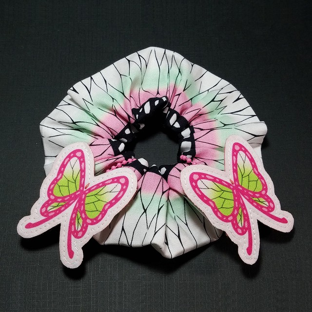 手作り シュシュ うさ耳 ヘアゴム 髪留め 髪飾り かわいい おしゃれ 鬼滅の刃 きめつのやいば 鬼滅 きめつ 胡蝶 こちょう カナエ かなえ Sayabo ハンドメイド 雑貨 布マスク