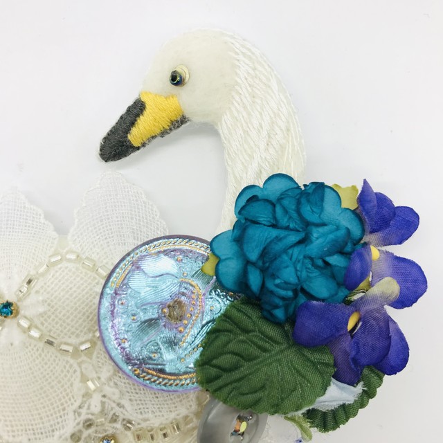 【IRODORI AZ】brooch 19 ハクチョウ