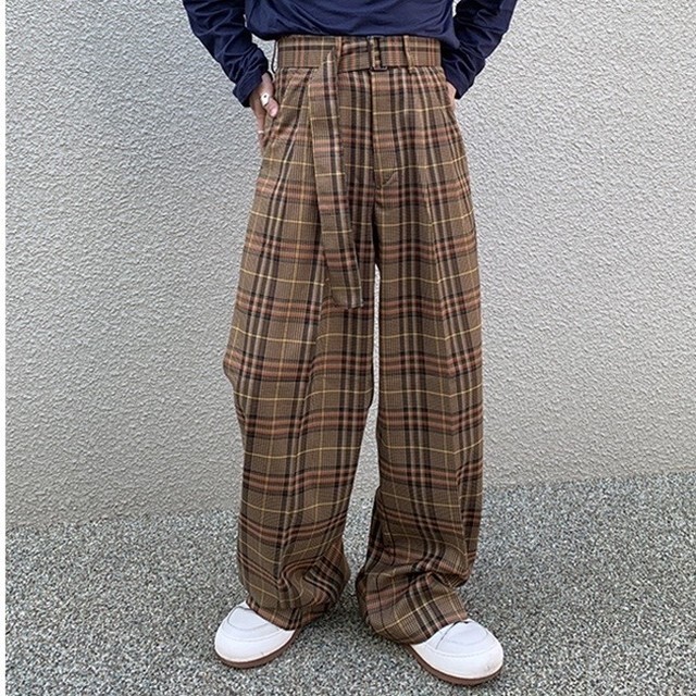 ベージュチェックパンツコーデ Pivotdoor