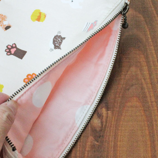 ホワイトアンドピーチ 肉球と猫柄のぺたんこポーチ 肉球グッズ 猫雑貨 肉球雑貨ホワイトアンドピーチ