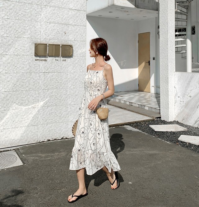 線画 花柄 キャミワンピース ロング丈 リゾート 夏 10代 代 30代 40代 ホワイト トレンド フェミニン Y0563 Sunny Place