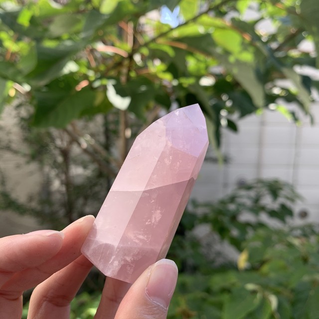 深い色味 ブラジル産 ローズクォーツタワー08 エンジェルローズクォーツ Rose Quartz Kamoku カモク 鉱石と天然石のネットショップ