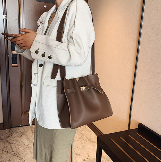 シンプルで使いやすい 肩掛け 斜め掛け 2way バッグ バッグ ショルダーバッグ 肩掛け レディース ハンドバッグ バケットバック トートバック カジュアル きれいめ シンプル 柔らかい コンパクト 通勤 通学 サブバック 2way 送料無料 韓国レディース キッズ