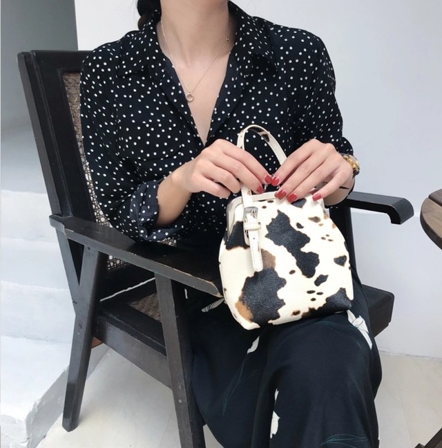 小さめバッグ カウ柄 牛柄 アニマル柄バッグ 韓国ファッション 韓国アクセサリー Fee Lulu