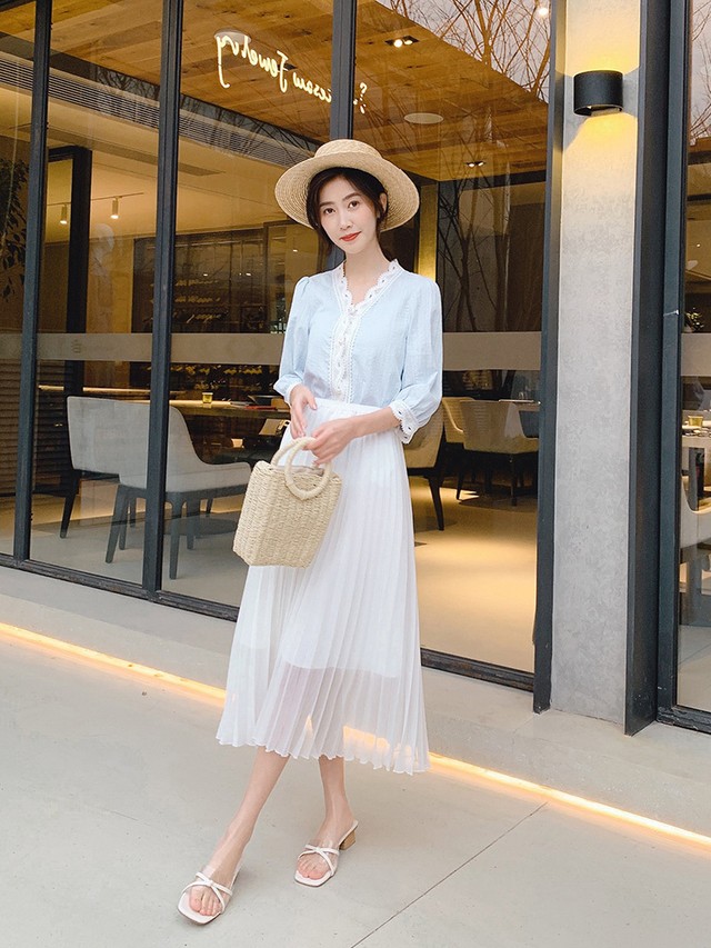 スカラップレースバイカラーブルーブラウス トップス 着まわし ナチュラル ガーリー レトロ 大人可愛い フェミニン トレンド 春夏 韓国ファッション Thicc