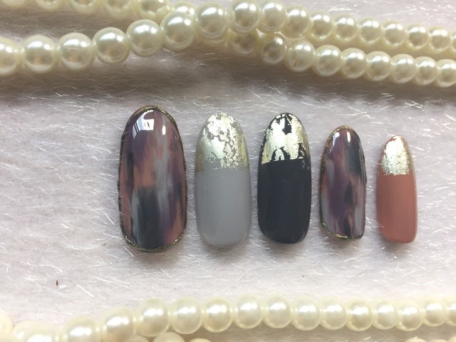 ホイルニュアンスアート 囲みラインのネイルチップ Embellir Nail ネイルチップ専門店