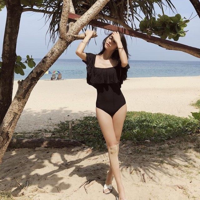 ワンピース水着 2way オフショル フリル 無地 袖あり トレンド 体型カバー スイムウェア プール 海 リゾート 韓国 韓国ファッション オルチャン 可愛い レディース 大人 セクシー 美脚 Fa946 Musubi Me 韓国 オルチャン レディースファッションのお店