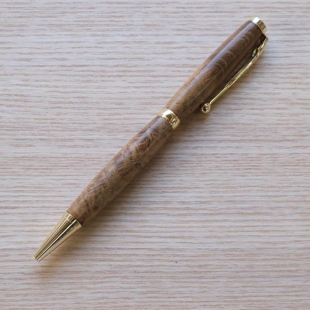 チーク瘤の回転式ボールペン 910mokko