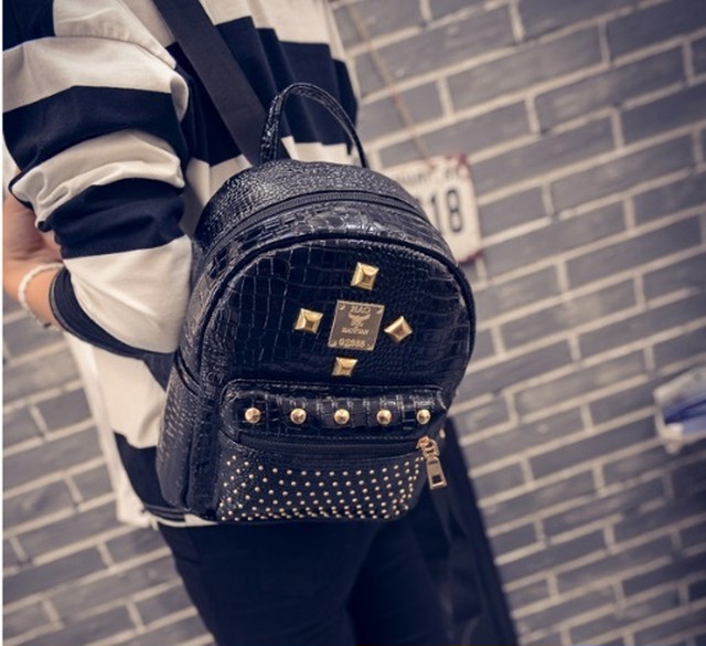 ３カラー リベットスター ミニリュック 小さめ レディース バッグ 人気 流行り トレンドファッション セレクトショップケイズ セレクトショップケイズ