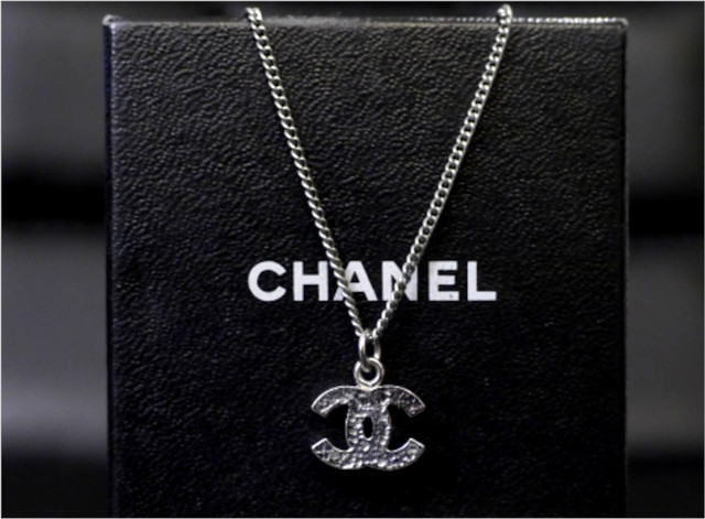 美品 Chanel シャネル ラインストーン ココマーク シルバー ネックレス アクセサリー シンプルながら胸元のさりげないオシャレを演出 Dearlive Tokyo ディアライブ東京