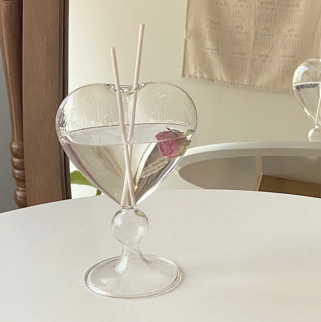 ハート グラス瓶 花瓶 アロマオイル ディフューザー おしゃれ カフェ 食器 おうち時間 Wanderlust Club 海外 雑貨 文具 クリエーターグッズセレクトショップ