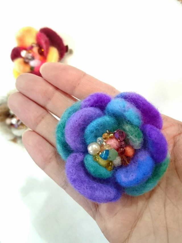 再販 Magical Flower Brooch 羊毛フェルトのブローチ アトリエ マギ