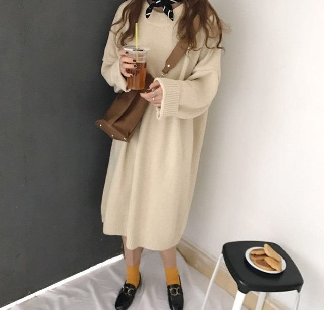 ゆったり可愛い 丸首ニットワンピース ミディ丈 ゆるシルエット レトロガール 落ち肩 秋冬 人気 D1036 K M Base