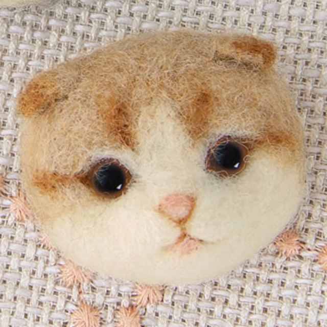 羊毛フェルトで作る アメリカンショートヘアとスコティッシュフォールドのブローチ手作りキット 猫 ネコ 自由研究 須佐沙知子先生デザイン Hm H441 559 幸せデリバリー リングピローなどの結婚式アイテム 手芸用品の通販