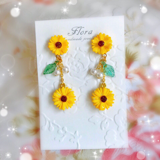 再 販 愛らしいヒマワリの花 が揺れるピアス Flora フローラ アクセサリー Base店