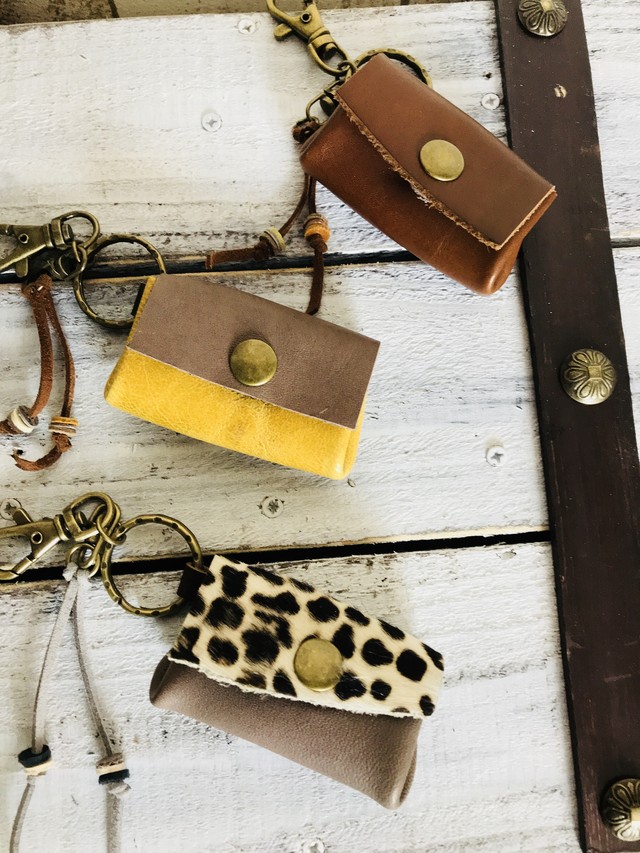 ミニコインケースキーホルダー ハラコ レジン 革小物ハンドメイド Chaud