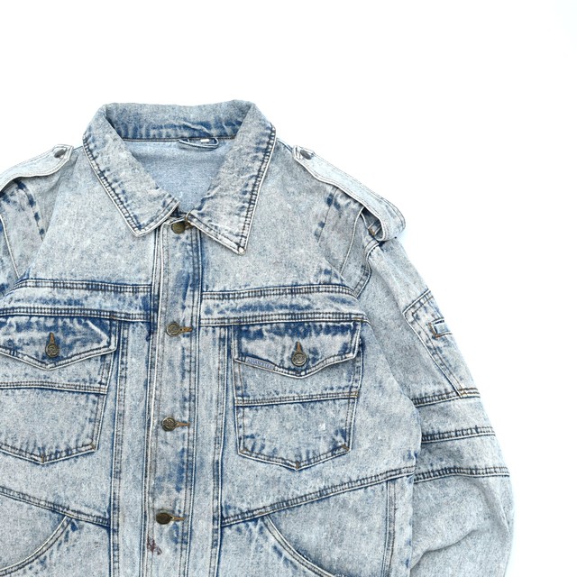 Over silhouette chemical wash denim jkt