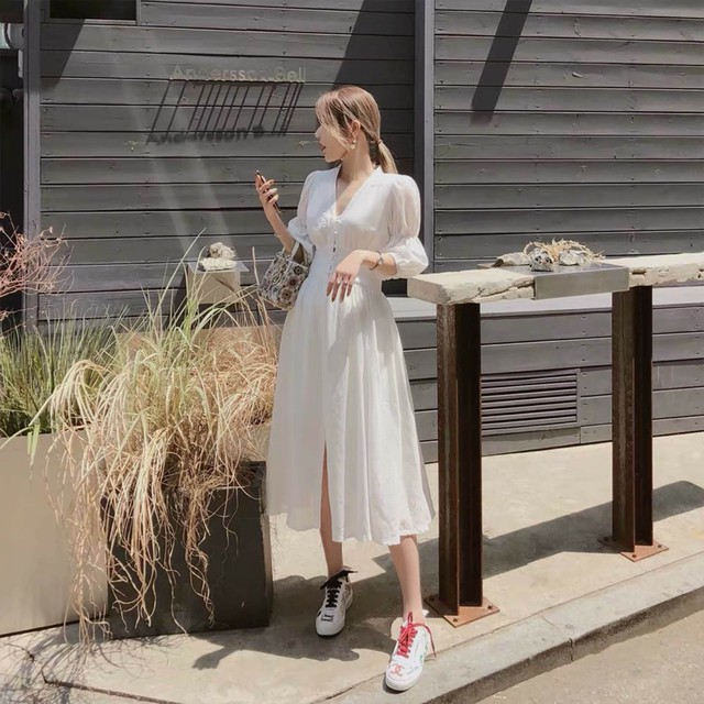 Vネック前ボタンパフスリーブワンピース ホワイトワンピース Liliana