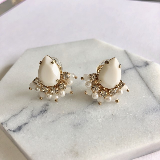 【ピアス】ホワイト扇ピアス 人気のアクセサリー
