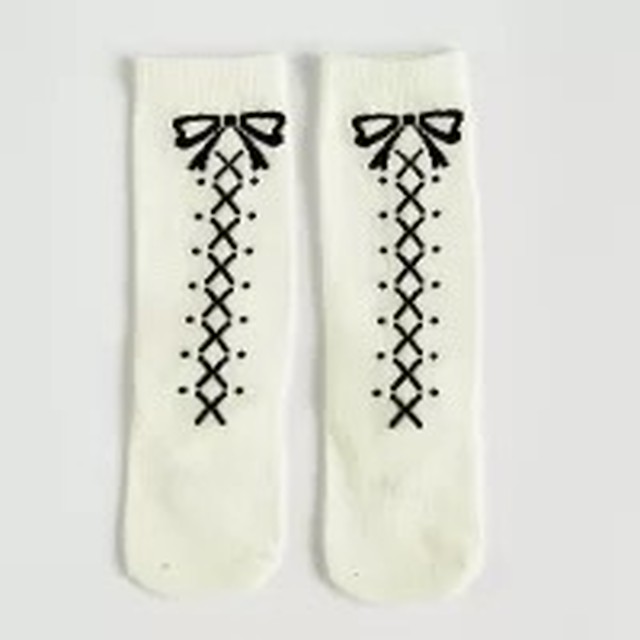 すごく可愛い 式服にも 編み上げリボン柄 白 インポートデザインキッズソックス 靴下 Hikari Socks インポート靴下専門店です
