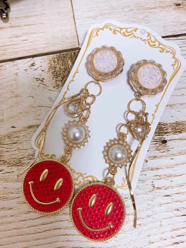 じゃらじゃら 揺れるにこちゃんピアス レッド Handmade Accessory Pico 15