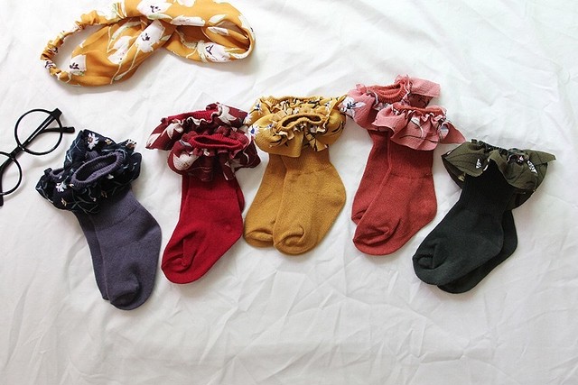 インポート 花柄フリル付きキッズソックス 靴下 女の子用 モスグリーン Hikari Socks インポート靴下専門店です