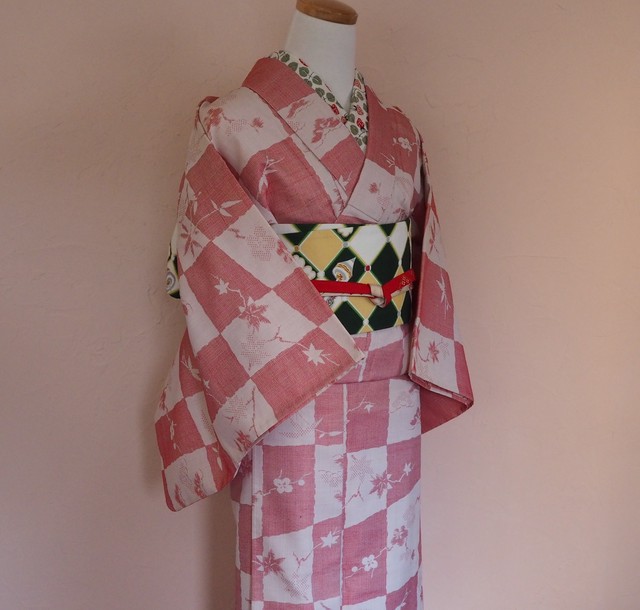 可愛い色合いの市松模様 シルクウール着物 Kimono Bito