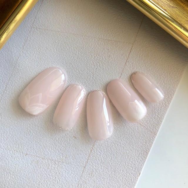クリアヌードピンクの花びらネイルチップ シンプル 大人 ブライダルネイル フラワー 儚い 透明感 ピンクベージュ Brides Nails ネイリストが作るきれいめニュアンスなネイルチップ