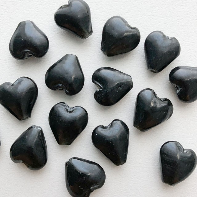 黒いハートガラスビーズ Dua アクセサリーパーツショップ
