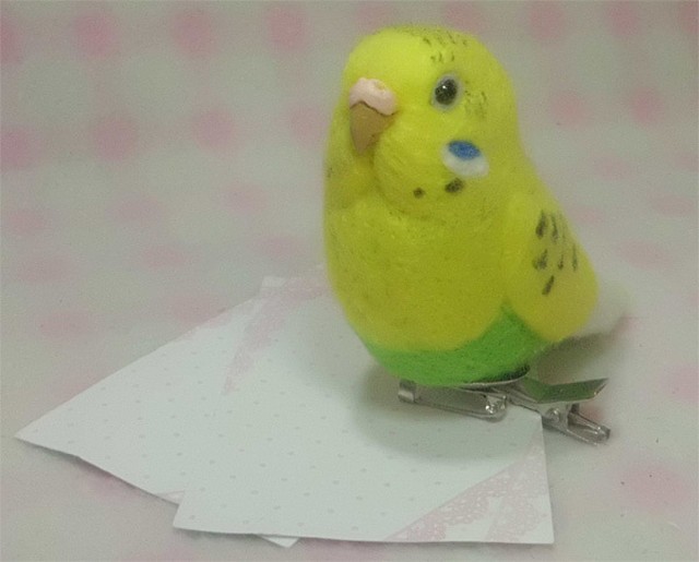 受注作成品 セキセイインコ イエローハルクイン Miniリアル 選べる2タイプ クリップ付ブローチorマグネット 羊毛フェルト 鼻の色選択可能 工房 小鳥屋さん