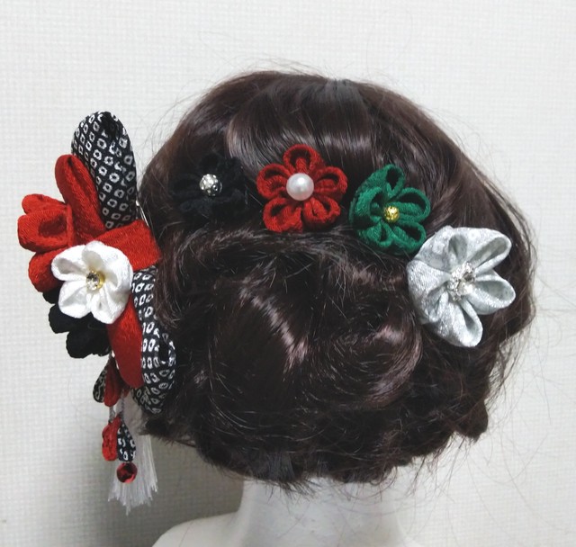 髪飾り 髪飾り黒 髪飾り赤 リボン 成人式髪飾り 卒業式 七五三 つまみ細工 Kamikazarin つまみ細工髪飾り 成人式髪飾り 七五三髪飾り 卒業式髪飾り