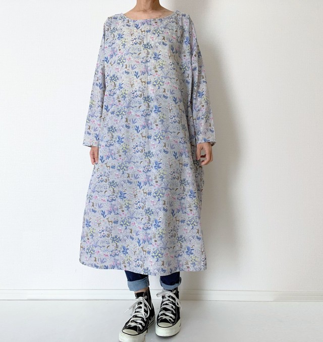 送料無料 童話の森 シンプル長袖ワンピース 鹿 うさぎ リス 小鳥 ハリネズミと花柄 コットン100 Loosey Goosey