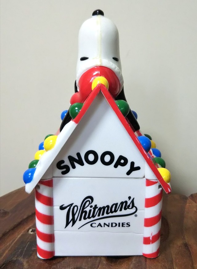 Whitman S Snoopy On Doghouse Christmas Bank クリスマスの犬小屋の上のスヌーピー貯金箱 Peanutsピーナッツ Linus Blanket