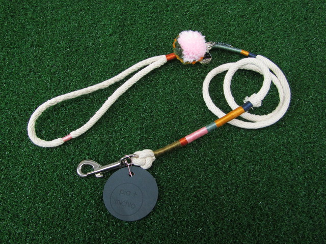 ドッグリード/ロープ/ナチュラルホワイト/ボンボン/シルバー金具【落ち着いたネイビーやイエローの糸が強すぎなくて良い!!そこについておるボンボンがさりげなく可愛い印象をくれる!!】【ハワイのデザイナーによる手づくり】【一点物】【オリジナル】【ハワイ】