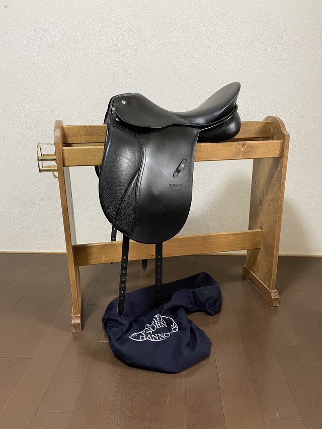 中古鞍 馬場鞍 Amerigo Pinerolo 17 綺麗です 格安 馬具 アウトレット 中古鞍 乗馬用品 カケハムポニークラブ