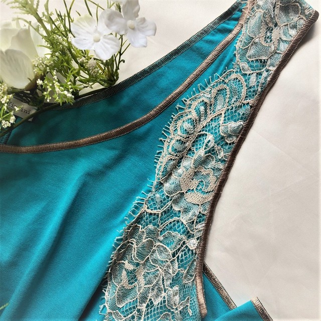 キアラ フィオリーニ Chiara Fiorini イタリア製 ボローニャ 輸入 モダール 天然素材 通気性 ソフトな肌触り レディース レース 可愛い ゆったり リラックス お家で過ごす 気分アップ プレゼント 誕生日 結婚お祝い 前ボタン半袖ナイティドレス Cfl2107 サイズ ２サイズ