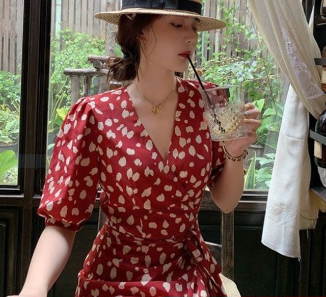 ブラックsサイズ1点入荷 半額sale 即納 送料無料 ダルメシアン柄ワンピース フレアワンピース Aライン スリット ワンピ ミモレ丈 ロング丈 カシュクール Vネック ラップデザイン ダルメシアン ハイウエスト ウエストリボン りぼん マーク 脚長効果 半袖 パフスリーブ