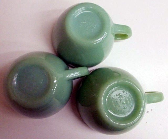 【アンティーク】ファイアーキングKW-193 3 Vintage Fire King Jadeite Jadite HEAVY Restaurant Ware CUP & SAUCER SET