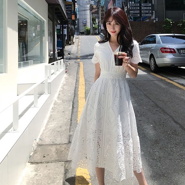 K カットワークレース レース ワンピース コットンワンピース フレアワンピース ミモレ丈 ワンピース Vネック スカラップ 半袖 上品ワンピース 白 ワンピース お出かけ デート服 女子会 サマーワンピース リゾートドレス 春 夏 In The Moon