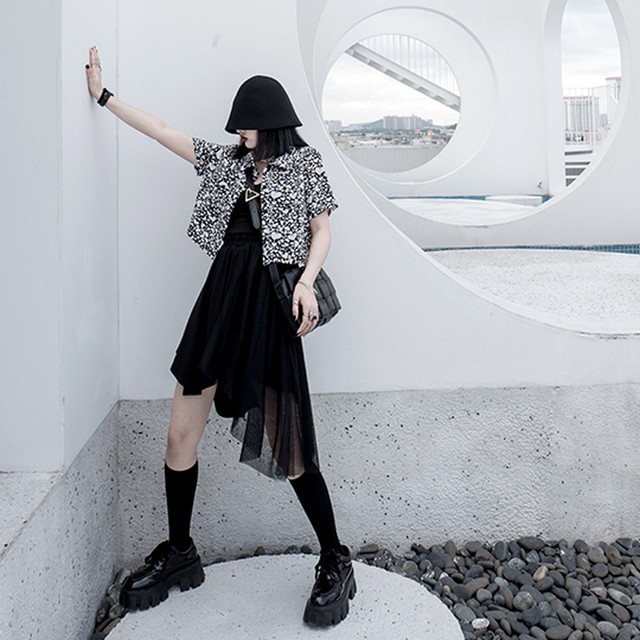 ゴスロリ系 シャツ ショート丈 シフォン きれいめ 病み可愛い ハイウエストゴシック 黒コーデ 原宿系 代 30代 天使と悪魔 サブカル系ファッション Seasonz