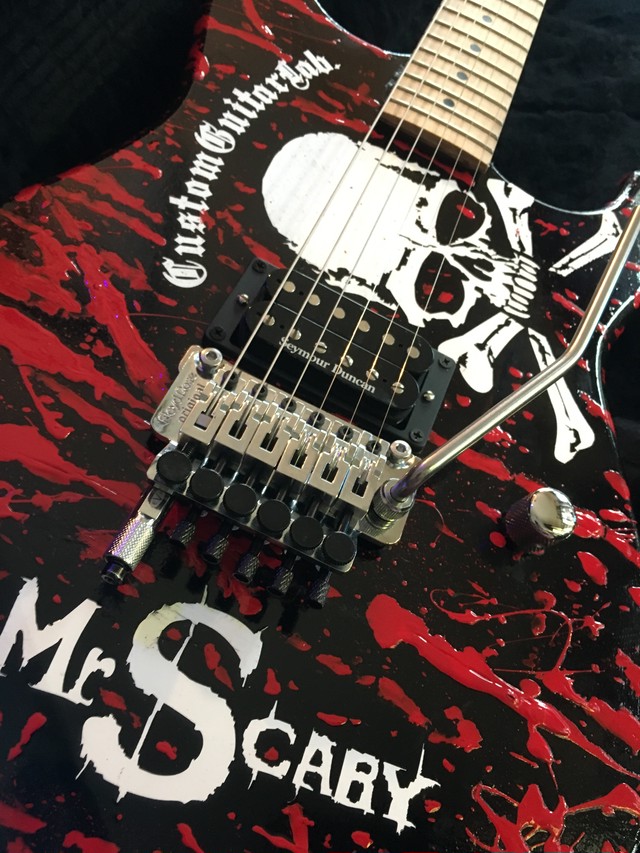 完全オリジナル カスタムストラト サンプル製作放出 Tb 4 Jb D Tuna ブラスブロック付フロイドローズ ベルブラス チタンパーツ スカル Leg Music Pro