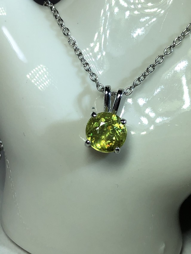 1 8ct 大粒スフェーンのシンプルネックレス グリーン系 Jewelry Albireo