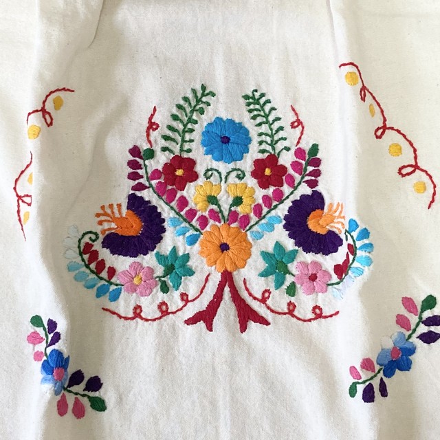 メキシコ刺繍 キッズワンピース１００ Pinata ピニャータ メキシコ刺繍と服飾小物のお店