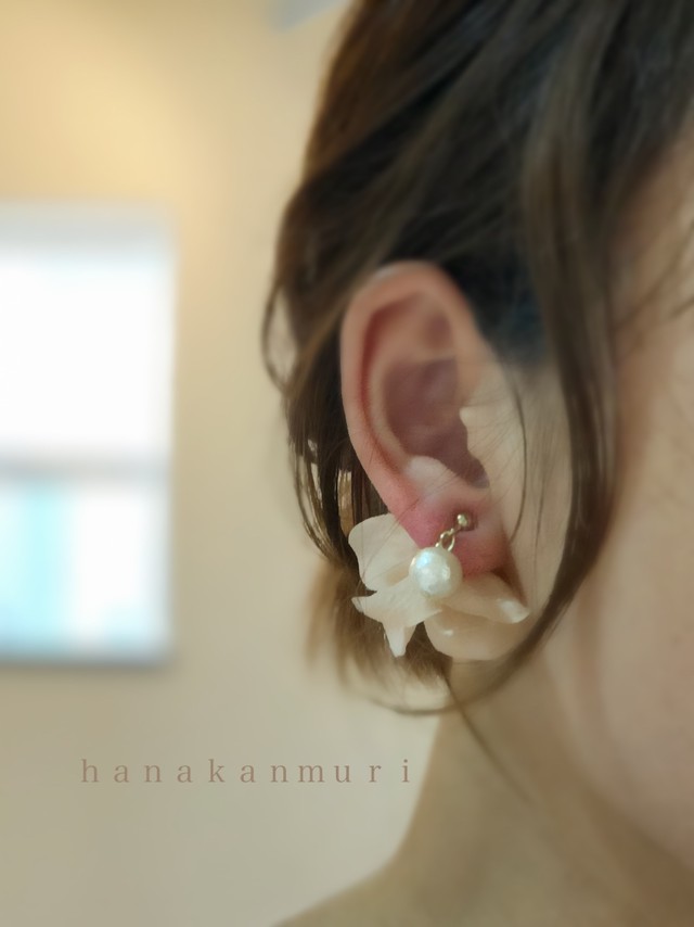 6色 可愛い花びらのピアスのキャッチ 選べる６作品 Hanakanmuri はなかんむり 可愛いピアス やイヤリングが中心の Ecru エクリュ のアトリエ作品のお店