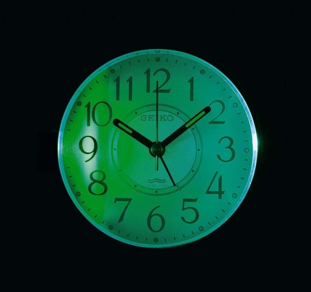 セイコー クロック 目覚まし時計 自動点灯 電波 アナログ 夜でも見える 茶 メタリック Kr331b Seiko 目覚まし時計図鑑