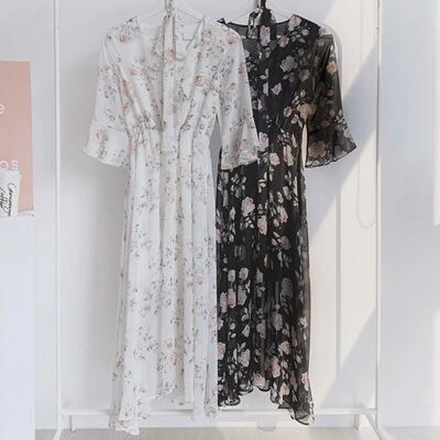 全2色 ワンピース 袖あり ロング丈 マキシ丈 カジュアル 春 春夏 春秋 七分袖 おしゃれ レディース 可愛い クラシカル ヴィンテージ ウエストリボン 花柄 シフォン ワンピ ドレス ゆったり 透け感 大きいサイズ ブラック 黒 ホワイト 白 代 30代 40代 50代