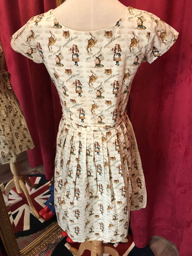 50 Off Run Fly オリジナルアリス柄ワンピース More Tea Vicar