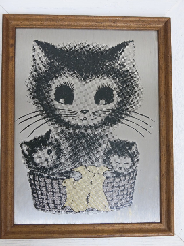 大きなお目目の親猫さん 子猫さんの金属製のイラストフレーム 50年代 イギリス製 Weekendcats